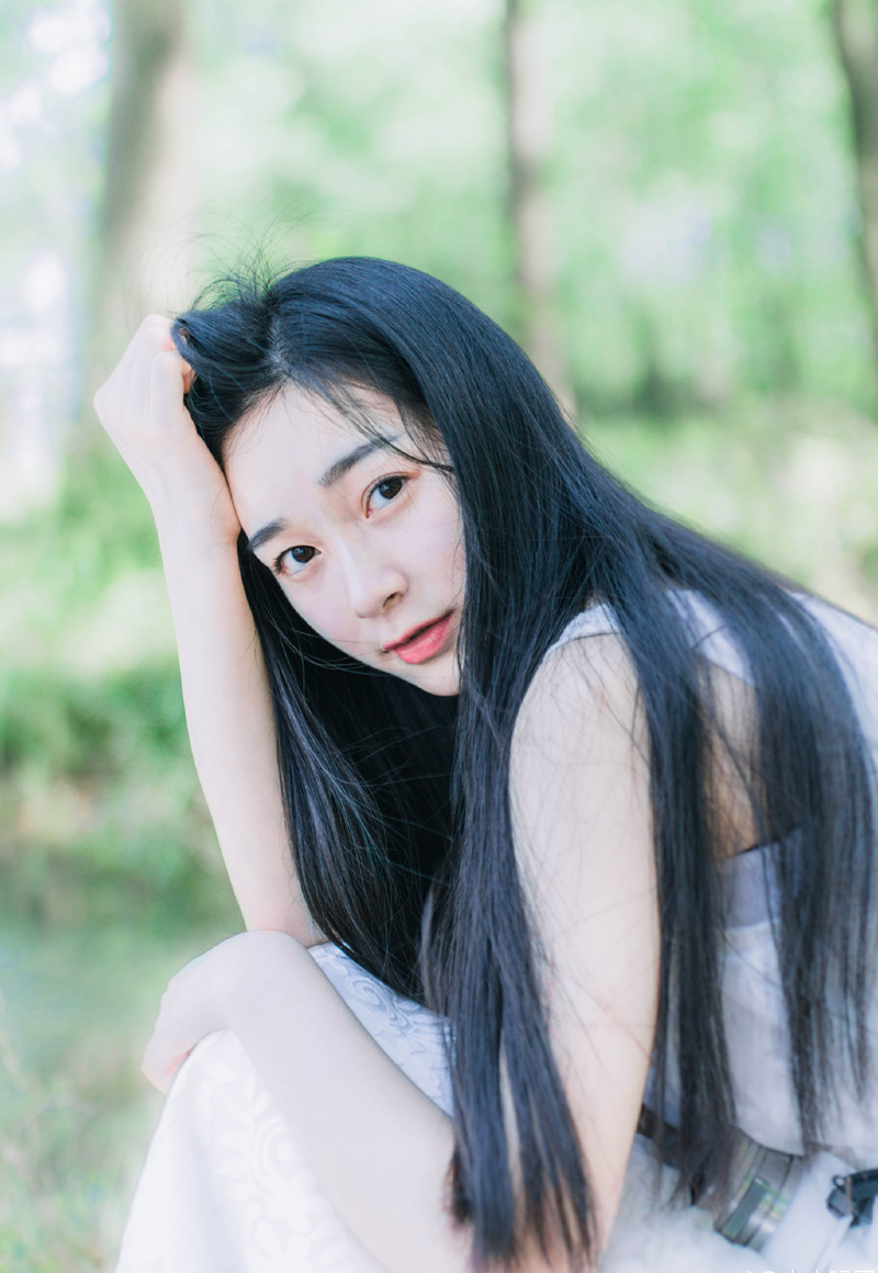 “刘大人，主公有令，令到之日，即刻启程，末将会派出一队骠骑卫护送您返回洛阳，若无其他要是，便请收拾行囊，准备上路吧。”雄阔海在庞统的介绍下，看向刘璋，沉声道。